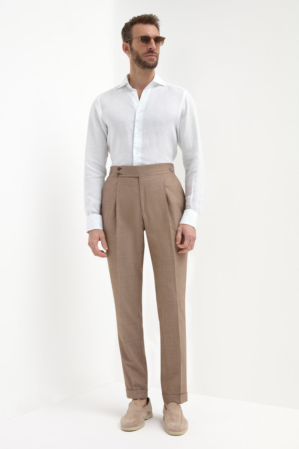 Men wool trousers, almond trousers, summer wool trousers, men light brown trousers, high rise italian trousers, italian almond trousers, Pantalon en laine pour homme, pantalon en amande, pantalon en laine pour l'été, pantalon marron clair pour homme, pantalon italien à taille haute, pantalon italien en amande, Pantaloni uomo in lana, pantaloni a mandorla, pantaloni estivi in lana, pantaloni uomo marrone chiaro, pantaloni italiani a vita alta, pantaloni italiani a mandorla