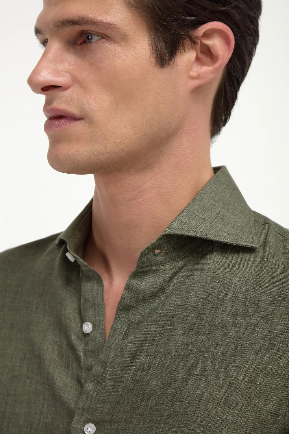 green linen shirt for men, men's green linen button-down shirt, summer green linen shirt for men, breathable linen shirt for men, stylish green linen shirt, chemise en lin verte pour hommes, chemise boutonnée en lin verte pour hommes, chemise d'été en lin verte pour hommes, chemise en lin respirante pour hommes, chemise élégante en lin verte, camicia di lino verde per uomo, camicia di lino verde con bottoni, camicia di lino traspirante per l'estate, camicia elegante di lino verde, camicia estiva di lino ver