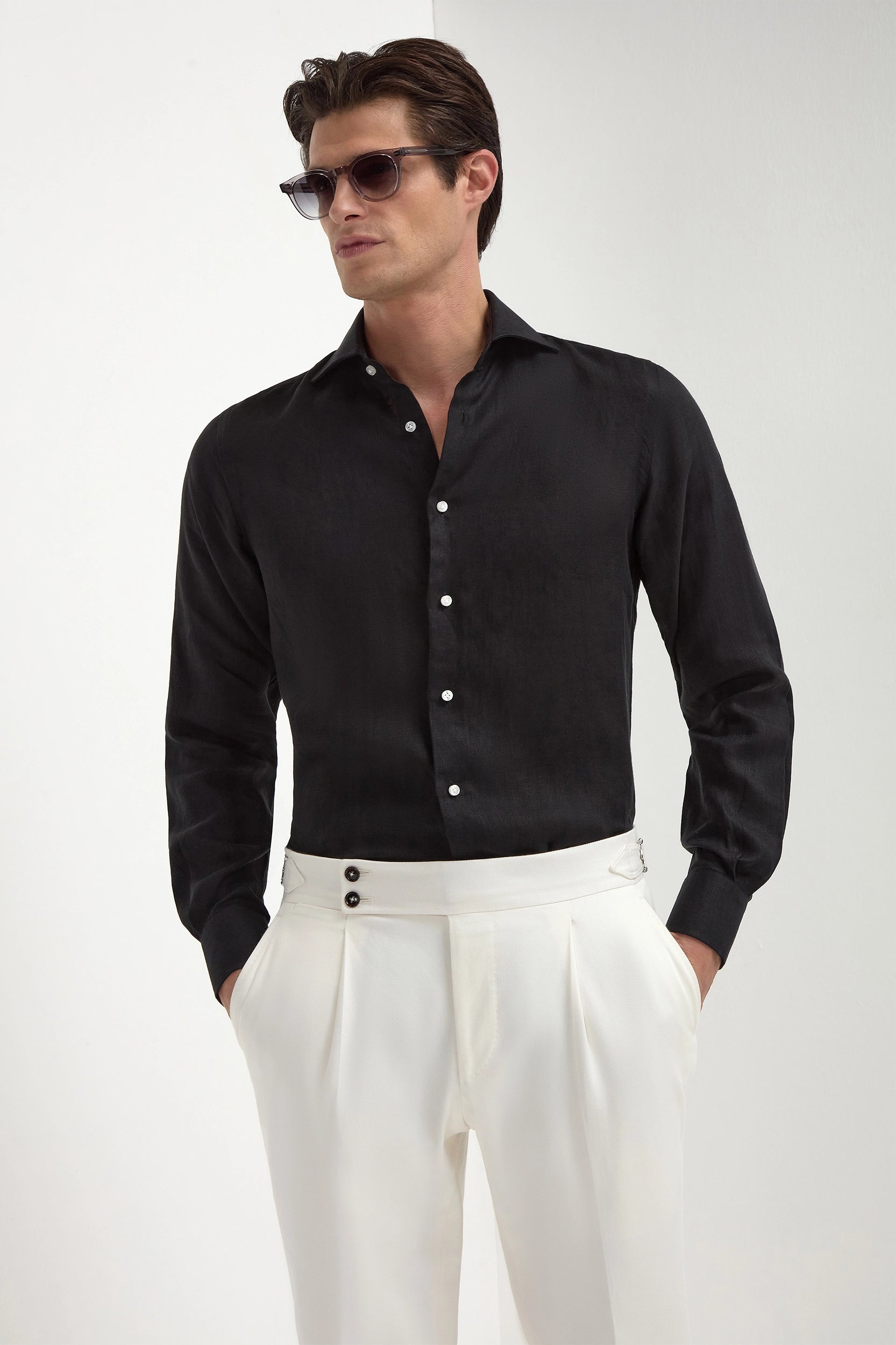 black linen shirt for men, men's black linen button-down shirt, summer black linen shirt for men, breathable linen shirt for men, stylish black linen shirt, chemise en lin noire pour hommes, chemise boutonnée en lin noire pour hommes, chemise d'été en lin noire pour hommes, chemise en lin respirante pour hommes, chemise élégante en lin noire, camicia di lino nera per uomo, camicia di lino nera con bottoni, camicia di lino traspirante per l'estate, camicia elegante di lino nera, camicia estiva di lino nera.