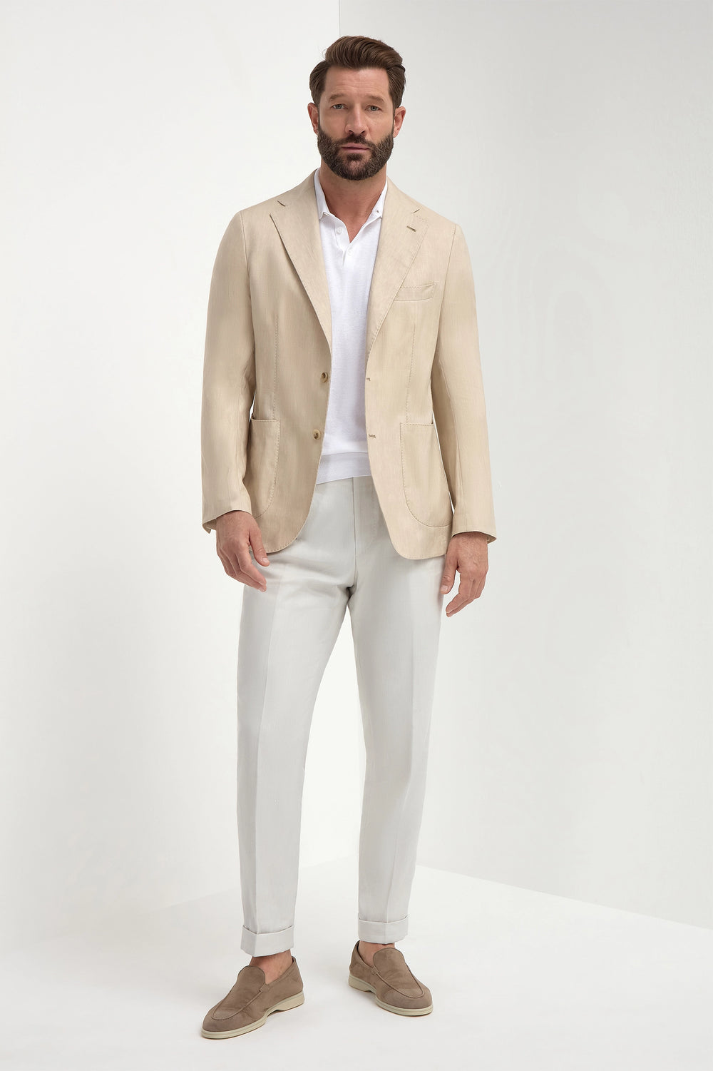 Beige Jacket in Cotton and Silk, men's beige lightweight blazer, elegant breathable jacket, refined casual and formal wear, soft and comfortable fabric, veste beige en coton et soie pour hommes, veste légère et respirante, veste élégante et confortable, giacca beige in cotone e seta, giacca traspirante e raffinata, abbigliamento sofisticato.