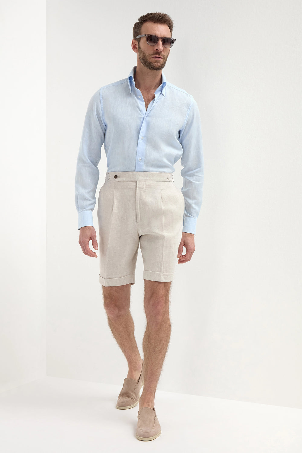 Beige Linen Shorts, men's beige breathable linen shorts, elegant lightweight summer shorts, refined casual wear, comfortable and versatile, short en lin beige pour hommes, short estival respirant, short élégant et sophistiqué, pantaloncini in lino beige, bermuda traspirante e raffinato, abbigliamento casual di classe.