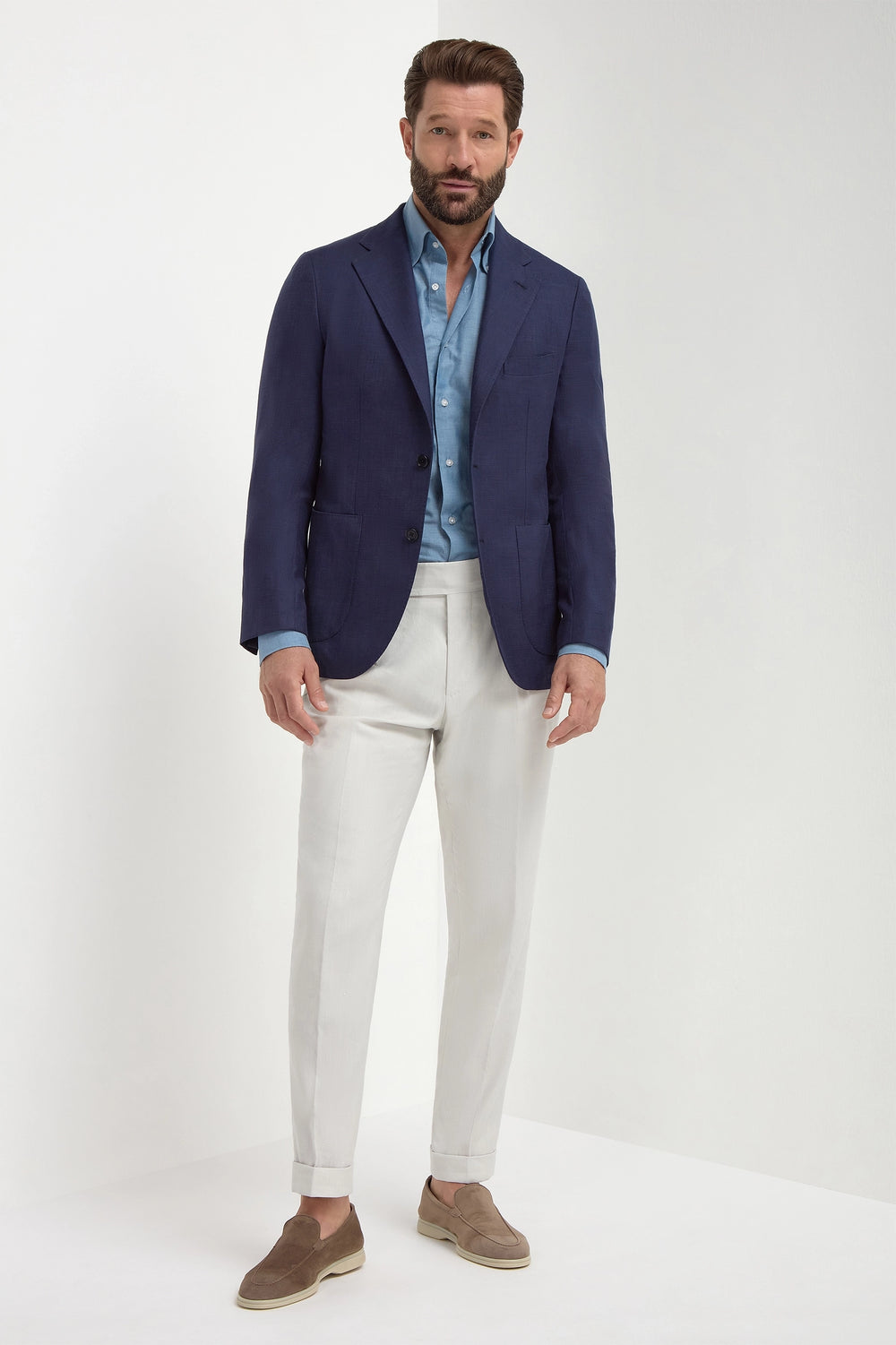 Blue Jacket in Cotton and Silk, men's blue lightweight blazer, elegant breathable jacket, refined casual and formal wear, soft and comfortable fabric, veste bleue en coton et soie pour hommes, veste légère et respirante, veste élégante et confortable, giacca blu in cotone e seta, giacca traspirante e raffinata, abbigliamento sofisticato.