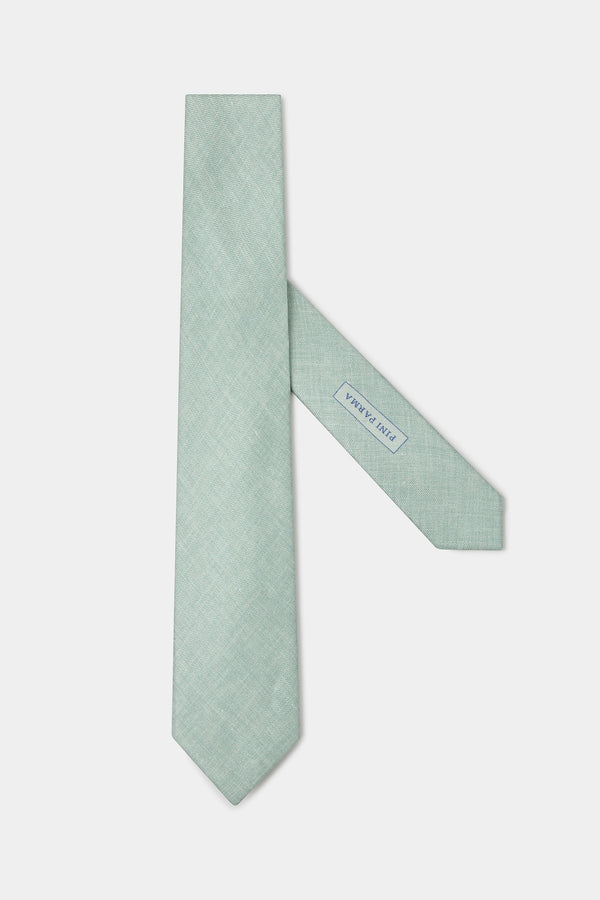 Green Linen and Silk Tie, men's green tie, elegant green tie, formal linen and silk tie, breathable green tie, cravate en lin et soie verte, cravate élégante pour hommes, cravate formelle en lin et soie, cravatta verde in lino e seta, cravatta elegante verde, cravatta formale in lino e seta.