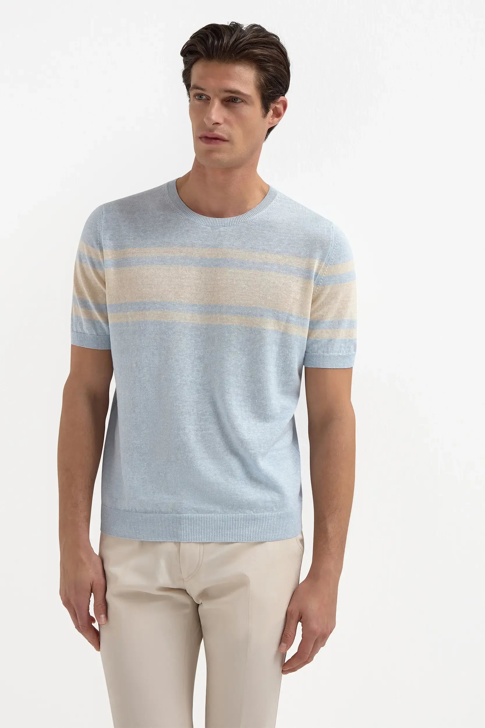 Light Blue Striped Linen T-Shirt, men's breathable linen tee, elegant lightweight summer t-shirt, refined casual wear, comfortable and versatile, t-shirt en lin à rayures bleu clair pour hommes, t-shirt estival respirant, t-shirt élégant et sophistiqué, t-shirt in lino a righe azzurro, maglia traspirante e raffinata, abbigliamento casual di classe.