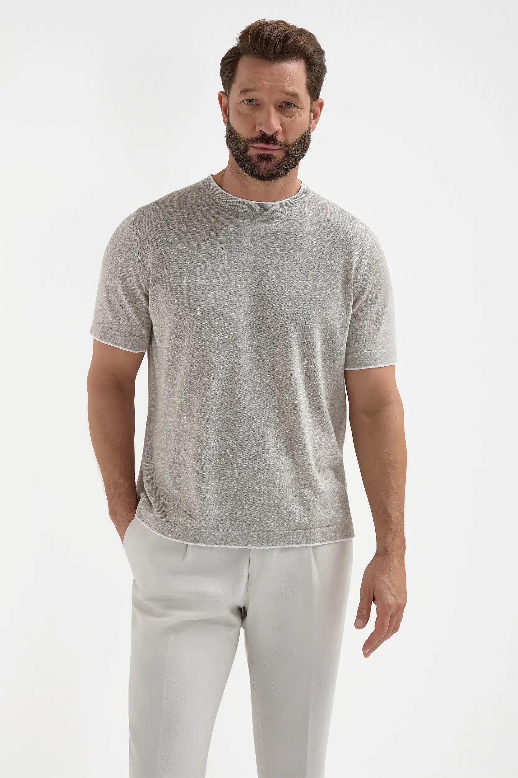 Sand Linen and Cotton T-Shirt, men's sand-colored breathable t-shirt, elegant lightweight summer tee, refined casual wear, soft and comfortable fabric, t-shirt en lin et coton sable pour hommes, t-shirt estival respirant, t-shirt léger et sophistiqué, t-shirt in lino e cotone sabbia, maglia traspirante e raffinata, abbigliamento casual di classe.