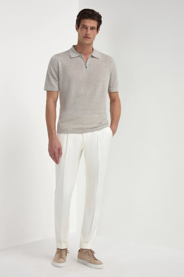 Sand Linen and Cotton Zipped Polo, men's sand-colored zip polo, elegant lightweight polo, breathable summer knitwear, refined casual wear, polo zippé en lin et coton sable pour hommes, polo léger et respirant, polo estival élégant, polo con zip in lino e cotone sabbia, polo traspirante e raffinato, maglia casual elegante.