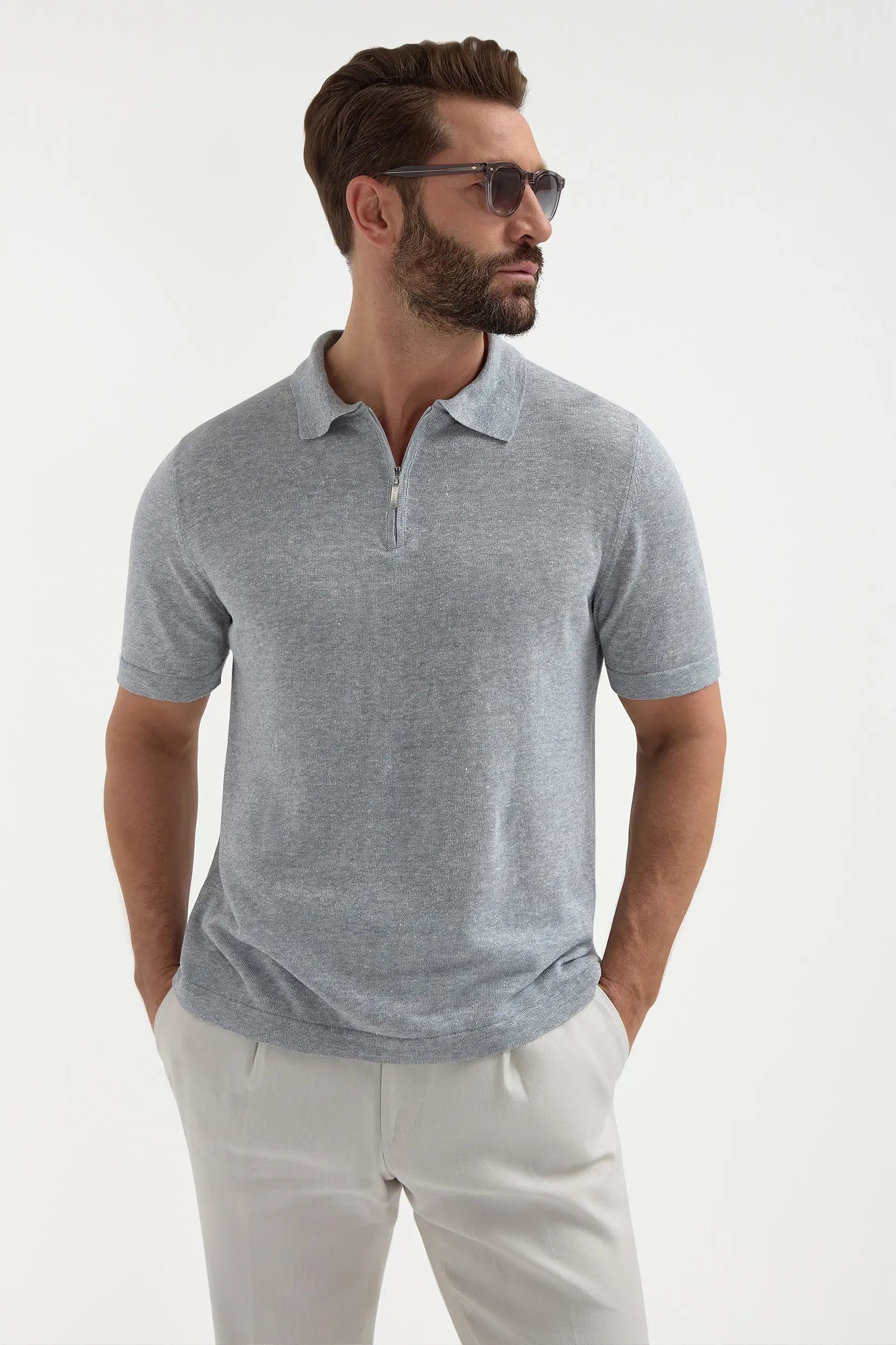 Sky Grey Linen and Cotton Zipped Polo, men's light grey zip polo, elegant breathable polo, lightweight summer knitwear, refined casual wear, polo zippé en lin et coton gris ciel pour hommes, polo léger et respirant, polo estival élégant, polo con zip in lino e cotone grigio cielo, polo traspirante e raffinato, maglia casual elegante.