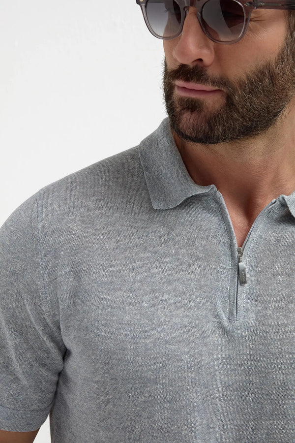 Sky Grey Linen and Cotton Zipped Polo, men's light grey zip polo, elegant breathable polo, lightweight summer knitwear, refined casual wear, polo zippé en lin et coton gris ciel pour hommes, polo léger et respirant, polo estival élégant, polo con zip in lino e cotone grigio cielo, polo traspirante e raffinato, maglia casual elegante.