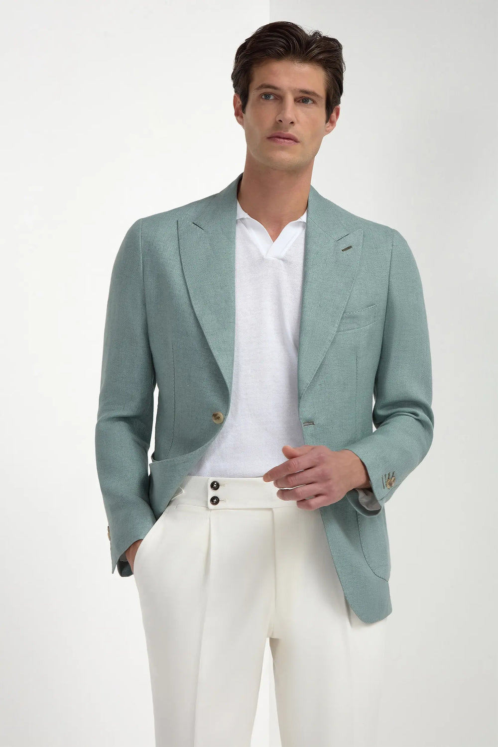 Water Green Linen Soragna Jacket, men's light green linen blazer, elegant breathable jacket, refined summer tailoring, lightweight and comfortable, veste Soragna en lin vert d'eau pour hommes, veste estivale respirante, veste élégante et sophistiquée, giacca Soragna in lino verde acqua, giacca leggera e traspirante, abbigliamento sartoriale raffinato.