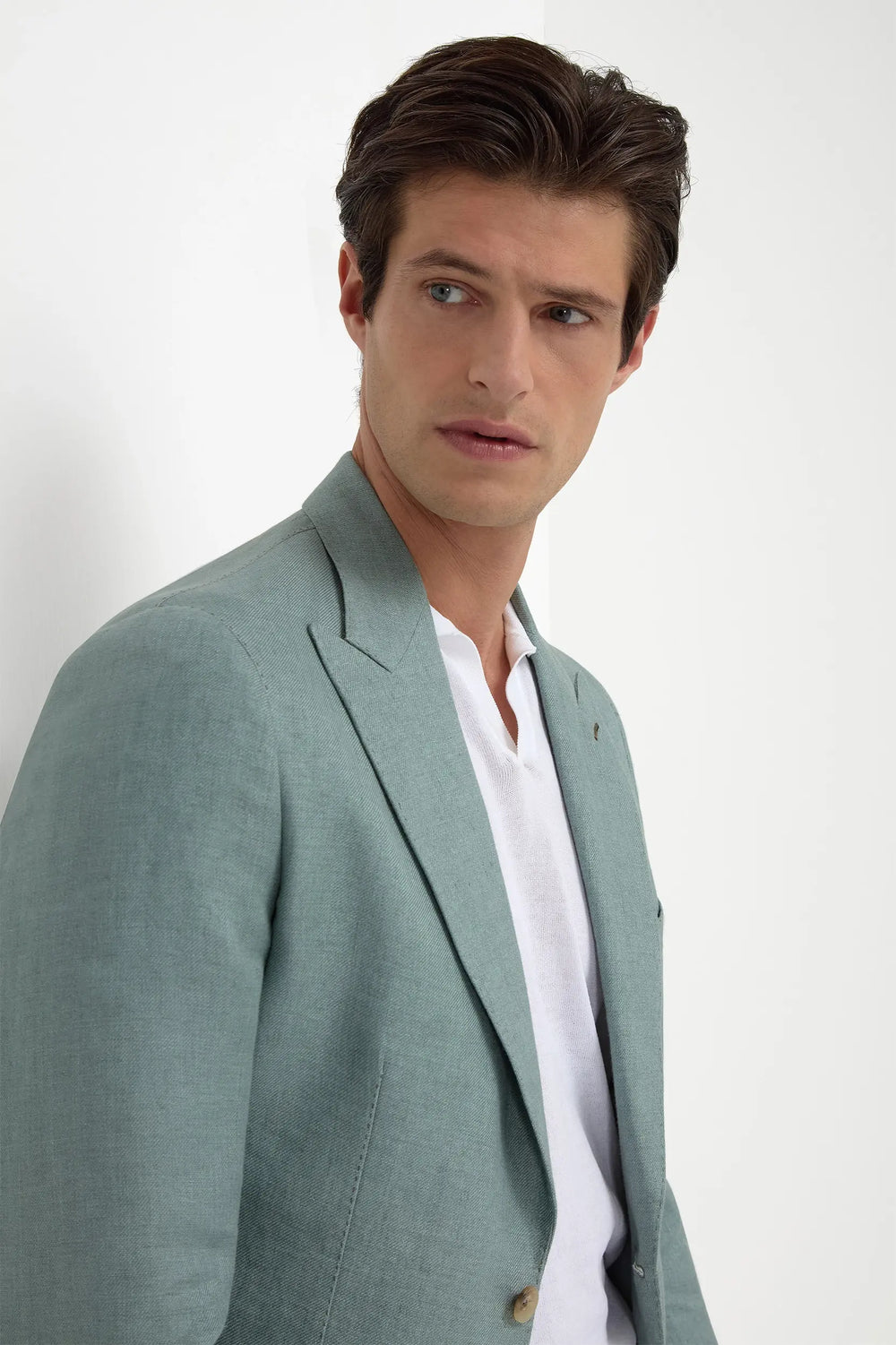 Water Green Linen Soragna Jacket, men's light green linen blazer, elegant breathable jacket, refined summer tailoring, lightweight and comfortable, veste Soragna en lin vert d'eau pour hommes, veste estivale respirante, veste élégante et sophistiquée, giacca Soragna in lino verde acqua, giacca leggera e traspirante, abbigliamento sartoriale raffinato.