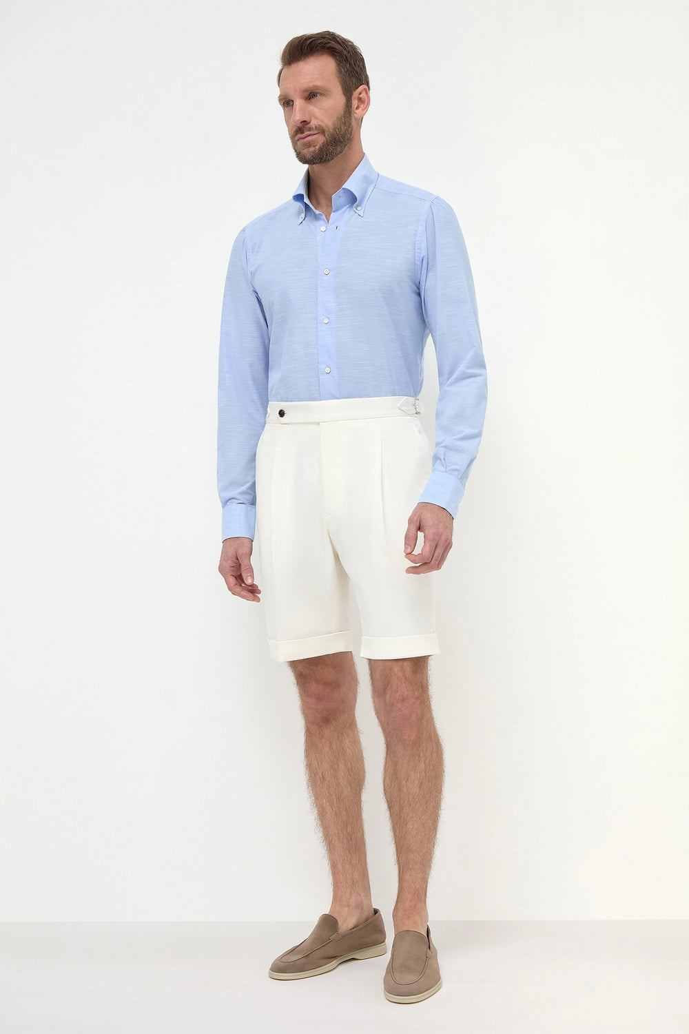 White Cotton Shorts, men's white summer shorts, elegant casual cotton shorts, breathable lightweight shorts, refined tailored shorts, short en coton blanc pour hommes, short d'été élégant, short respirant et confortable, pantaloncini in cotone bianco, pantaloncini estivi eleganti, bermuda sartoriali traspiranti.