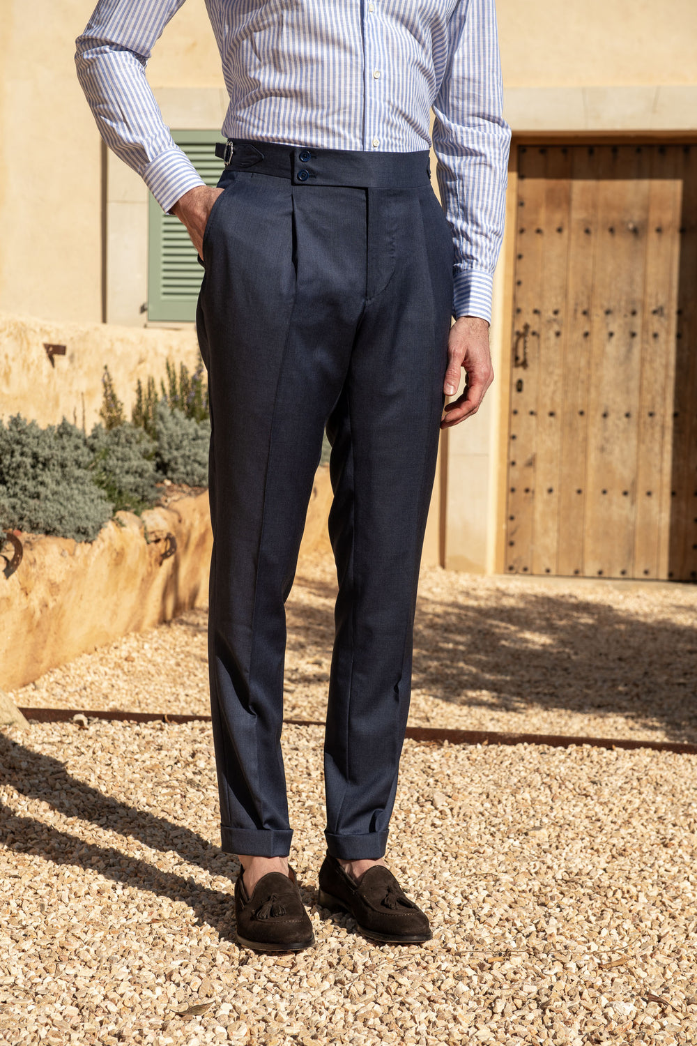 Men wool trousers, Avio trousers, summer wool trousers, men dark blue trousers, high rise italian trousers, italian avio blue trousers, Pantalon en laine pour homme, pantalon Avio, pantalon en laine d'été, pantalon bleu foncé pour homme, pantalon italien à taille haute, pantalon italien bleu Avio, Pantaloni uomo in lana, pantaloni Avio, pantaloni estivi in lana, pantaloni uomo blu scuro, pantaloni italiani a vita alta, pantaloni italiani blu avio, 