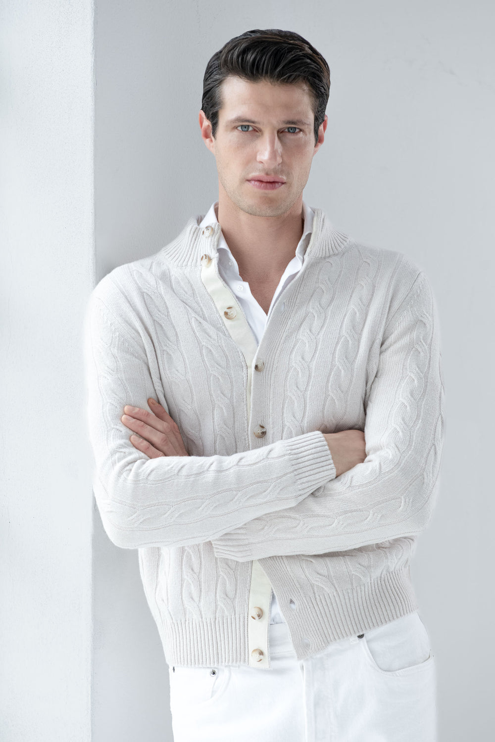 Cardigan beige in maglia a trecce – Made in Italy