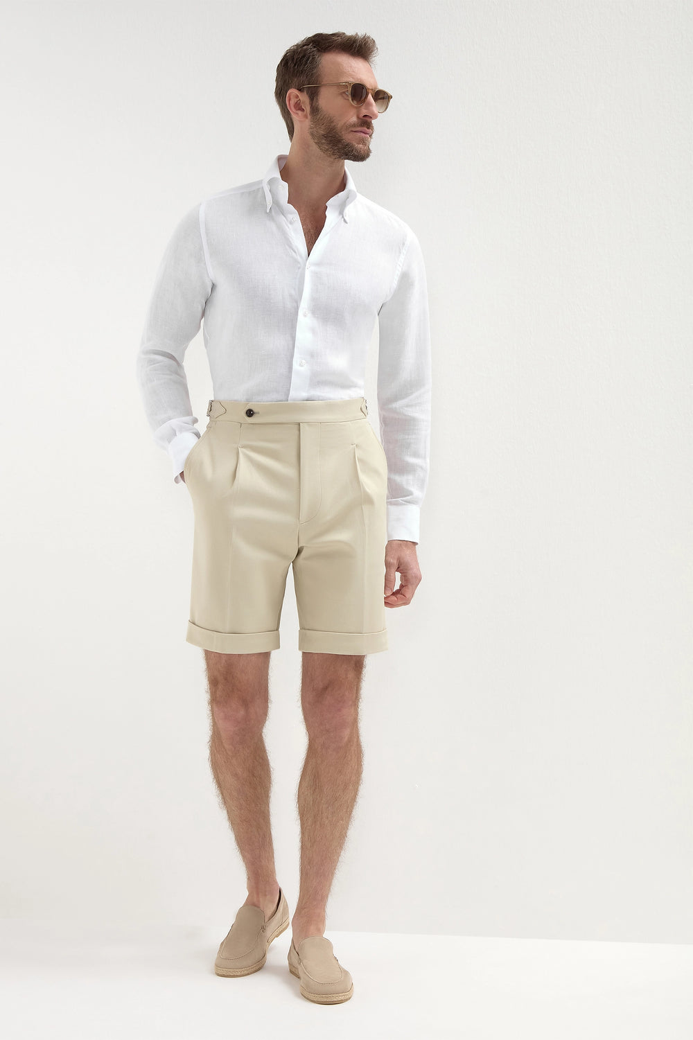 Beige Cotton Shorts, men's beige summer shorts, elegant casual cotton shorts, breathable lightweight shorts, refined tailored shorts, short en coton beige pour hommes, short d'été élégant, short respirant et confortable, pantaloncini in cotone beige, pantaloncini estivi eleganti, bermuda sartoriali traspiranti.