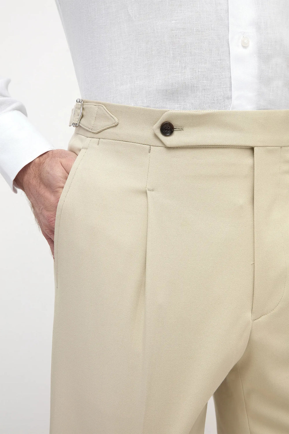 Beige Cotton Shorts, men's beige summer shorts, elegant casual cotton shorts, breathable lightweight shorts, refined tailored shorts, short en coton beige pour hommes, short d'été élégant, short respirant et confortable, pantaloncini in cotone beige, pantaloncini estivi eleganti, bermuda sartoriali traspiranti.