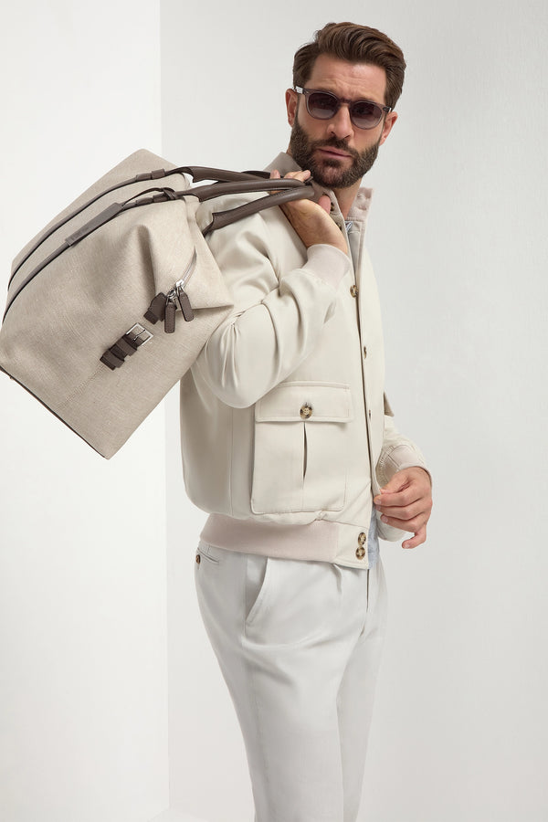 High-end beige bomber jacket, Italian beige jacket, luxury men’s bomber, premium cotton and silk jacket, elegant casual jacket, handcrafted Italian bomber, stylish beige bomber, blouson beige en coton et soie fabriqué en Italie, veste bomber italienne haut de gamme, veste élégante pour homme, giacca bomber beige in cotone e seta fatta in Italia, giacca elegante italiana