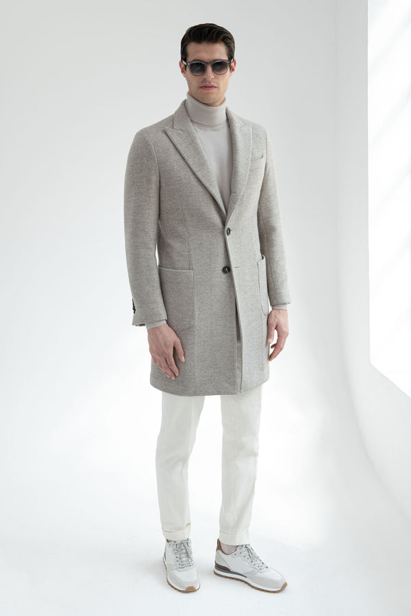 Beige Coat, Peak lapel Coat, Beige Herringbone Wool Coat, Italian Wool Coat, Italian style Peak lapel coat, Manteau beige, Manteau à revers en pointe, Manteau en laine à chevrons beige, Manteau en laine italienne, Manteau à revers en pointe de style italien, Cappotto beige, Cappotto con rever a lancia, Cappotto in lana beige a spina di pesce, Cappotto in lana italiano, Cappotto con rever a lancia in stile italiano