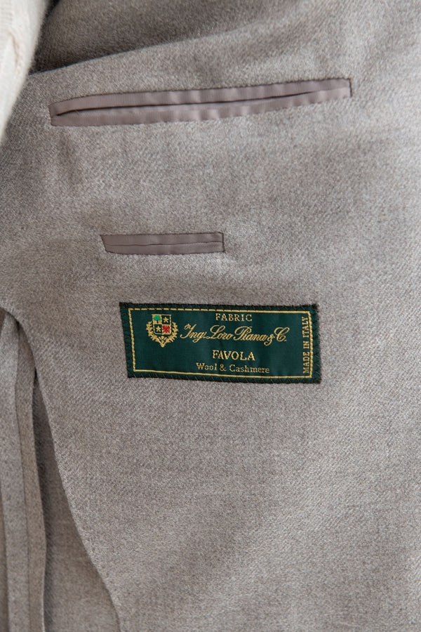 Wool and Cashmere Jacket, Italian wool and cashmere jacket, Loro Piana Wool Jacket, Loro Piana cashmere jacket, beige Loro Piana Jacket, Giacca in lana e cashmere, giacca in lana e cashmere italiana, giacca in lana Loro Piana, giacca in cashmere Loro Piana, giacca Loro Piana beige, Veste en laine et cachemire, veste italienne en laine et cachemire, veste en laine Loro Piana, veste en cachemire Loro Piana, veste beige Loro Piana,