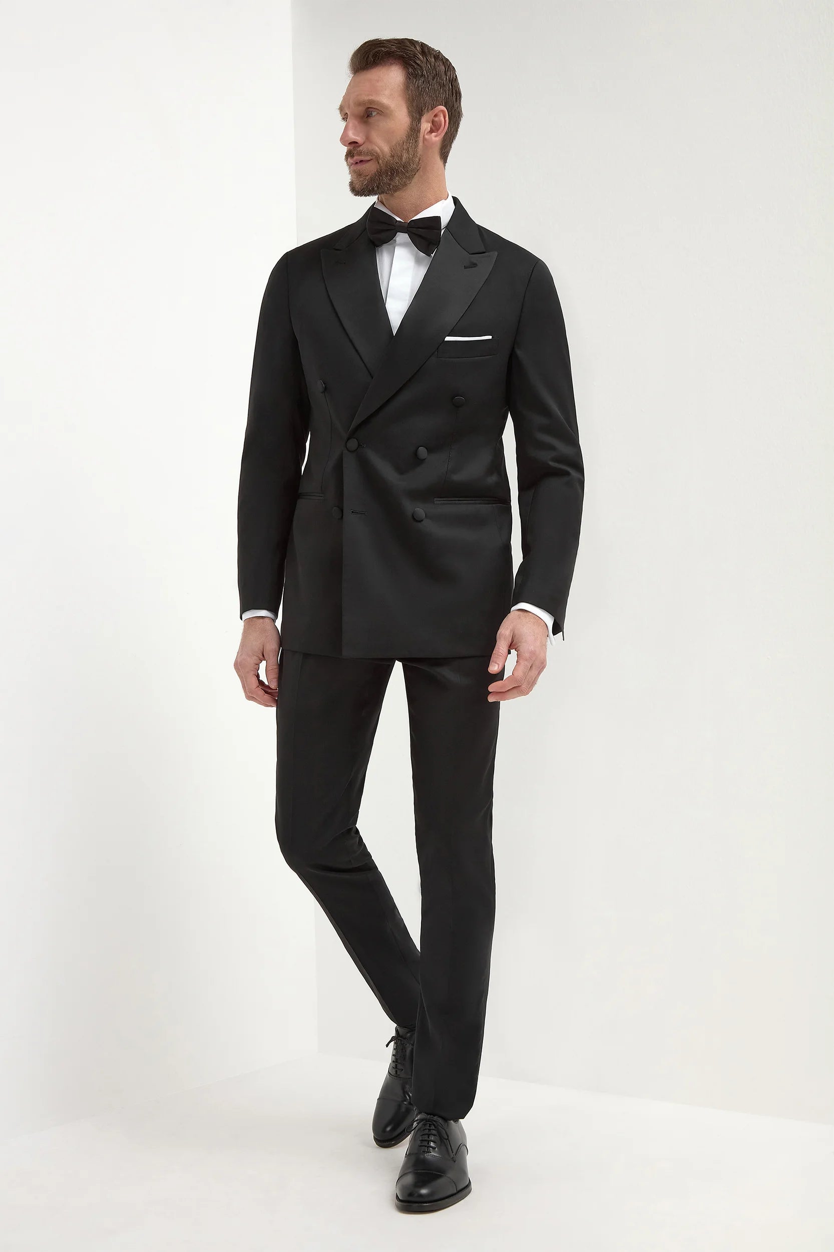 Black Double-Breasted Tuxedo, men's black tuxedo, elegant double-breasted tuxedo, formal black evening suit, breathable black tuxedo, smoking noir croisé, costume de soirée noir pour hommes, costume formel noir croisé, smoking nero doppiopetto, abito elegante da sera, abito formale nero doppiopetto.