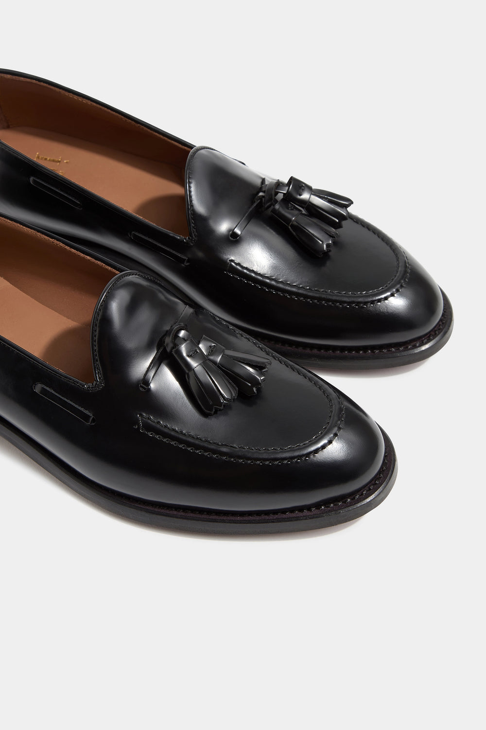 Black tassel loafers, Italian black tassel loafers, handcrafted Italian loafers, luxury tassel loafers made in Italy, elegant men’s black loafers, premium Italian leather loafers, classic black tassel loafers; mocassins à glands noirs, mocassins noirs italiens à glands, chaussures élégantes en cuir italien, mocassins de luxe fabriqués en Italie, mocassins formels noirs pour homme, mocassins en cuir noir premium; mocassini neri con nappine, mocassini italiani neri con nappine, scarpe eleganti in pelle italia