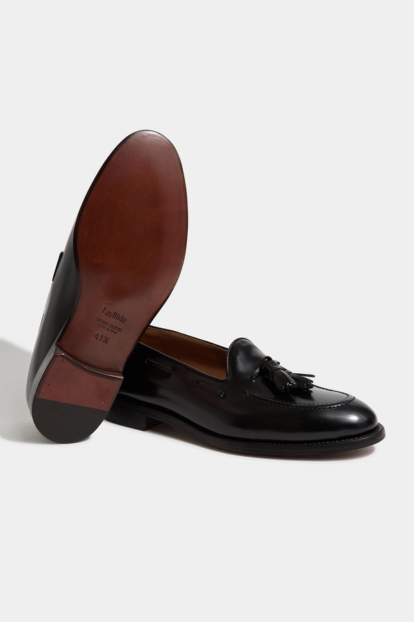 Black tassel loafers, Italian black tassel loafers, handcrafted Italian loafers, luxury tassel loafers made in Italy, elegant men’s black loafers, premium Italian leather loafers, classic black tassel loafers; mocassins à glands noirs, mocassins noirs italiens à glands, chaussures élégantes en cuir italien, mocassins de luxe fabriqués en Italie, mocassins formels noirs pour homme, mocassins en cuir noir premium; mocassini neri con nappine, mocassini italiani neri con nappine, scarpe eleganti in pelle italia