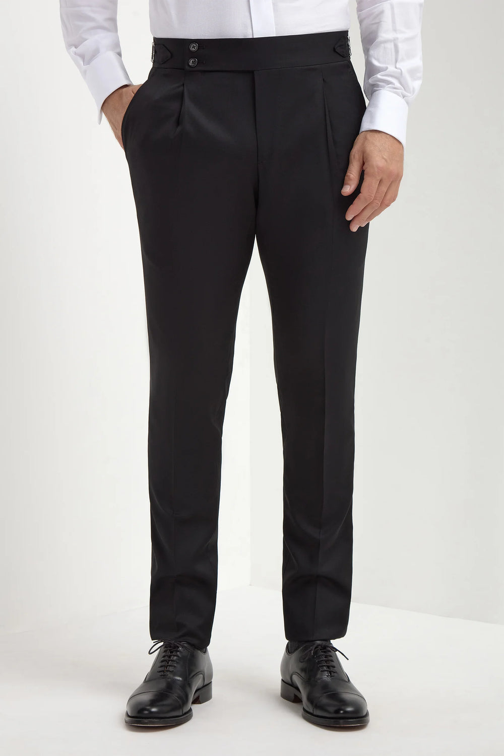 High-end black tuxedo trousers, Italian black tuxedo pants, luxury men’s black tuxedo trousers, premium Italian tuxedo trousers, elegant formal trousers, handcrafted Italian tuxedo pants, classic black tuxedo trousers, stylish black evening trousers, pantalon de smoking noir fabriqué en Italie, pantalon italien noir de smoking, pantalon de luxe en laine pour homme, pantalon de smoking italien, pantalon élégant noir, pantaloni da smoking neri fatti in Italia, pantaloni eleganti in lana per uomo