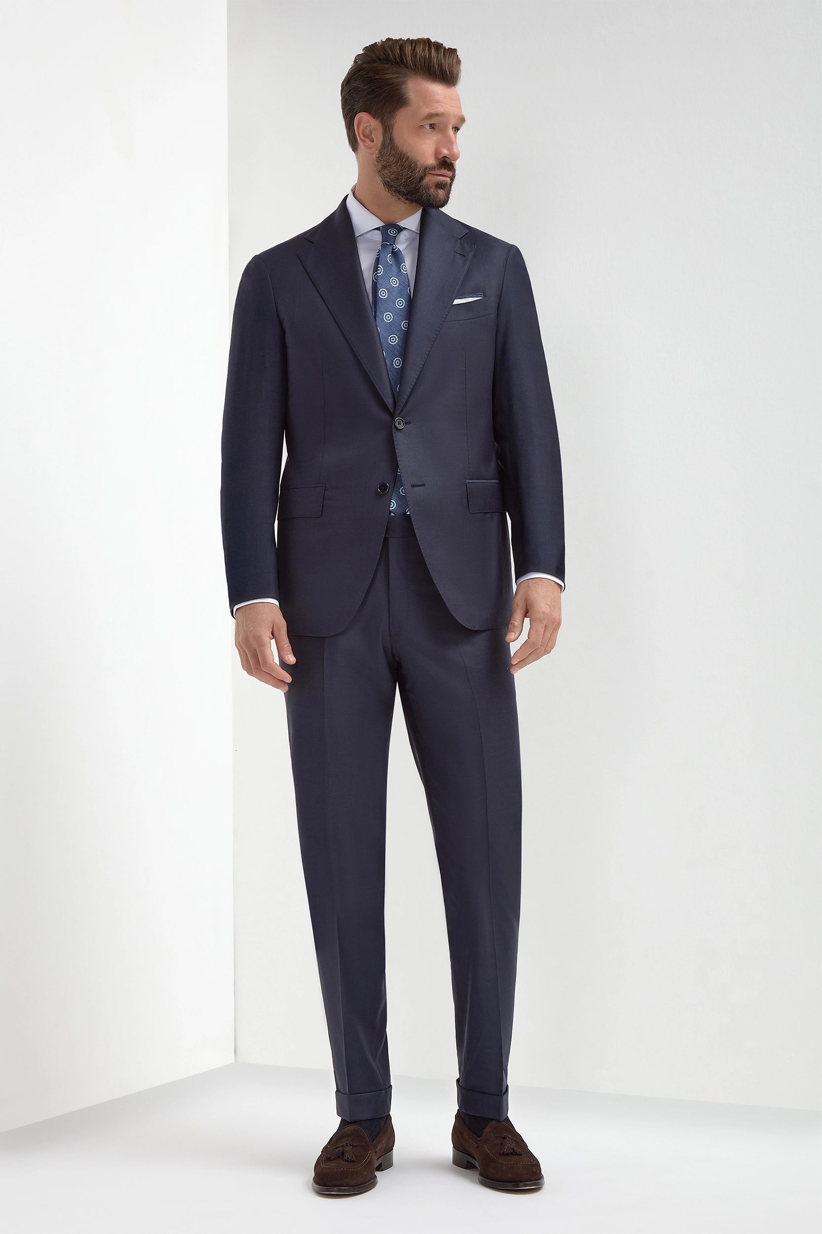 Blue Avio Full Canvas Suit for men, men's blue full canvas suit, tailored blue Avio suit for men, elegant full canvas suit, breathable blue canvas suit, chemise bleu Avio pour hommes, costume bleu Avio en pleine toile pour hommes, costume élégant bleu en pleine toile, costume bleu Avio respirant pour hommes, costume sur mesure bleu Avio, completo blu Avio in tela intera per uomo, abito blu Avio su misura per uomo, abito elegante blu Avio in tela intera, completo traspirante blu Avio, Loro Piana Australis.