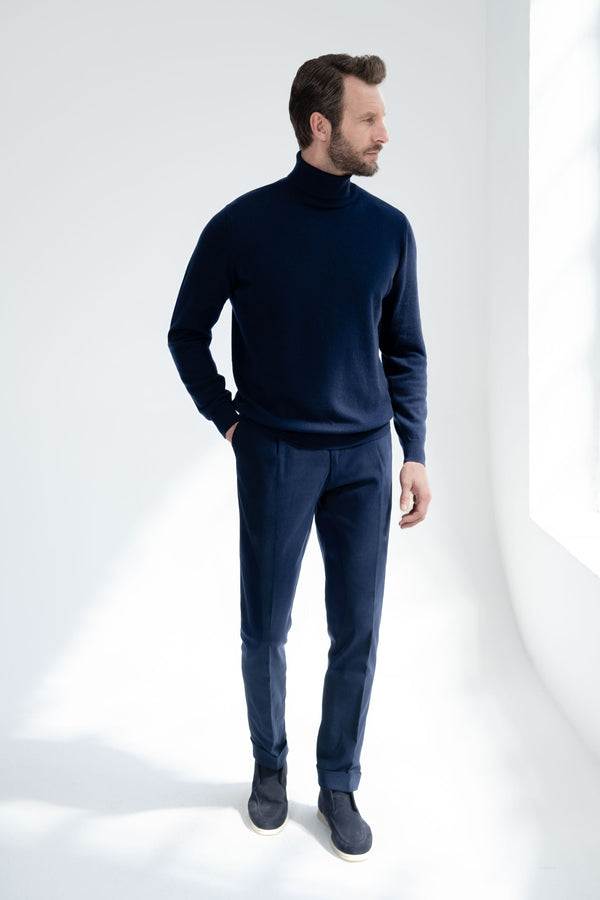 Italian cashmere turtleneck, Blue turtleneck, italian cashmere, italian turtleneck style, Blue Turtleneck in 100% cashmere, Col roulé en cachemire italien, Col roulé bleu, cachemire italien, style col roulé italien, Col roulé bleu en 100% cachemire, Dolcevita in cashmere italiano, Dolcevita blu, cashmere italiano, stile dolcevita italiano, Dolcevita blu in 100% cashmere,