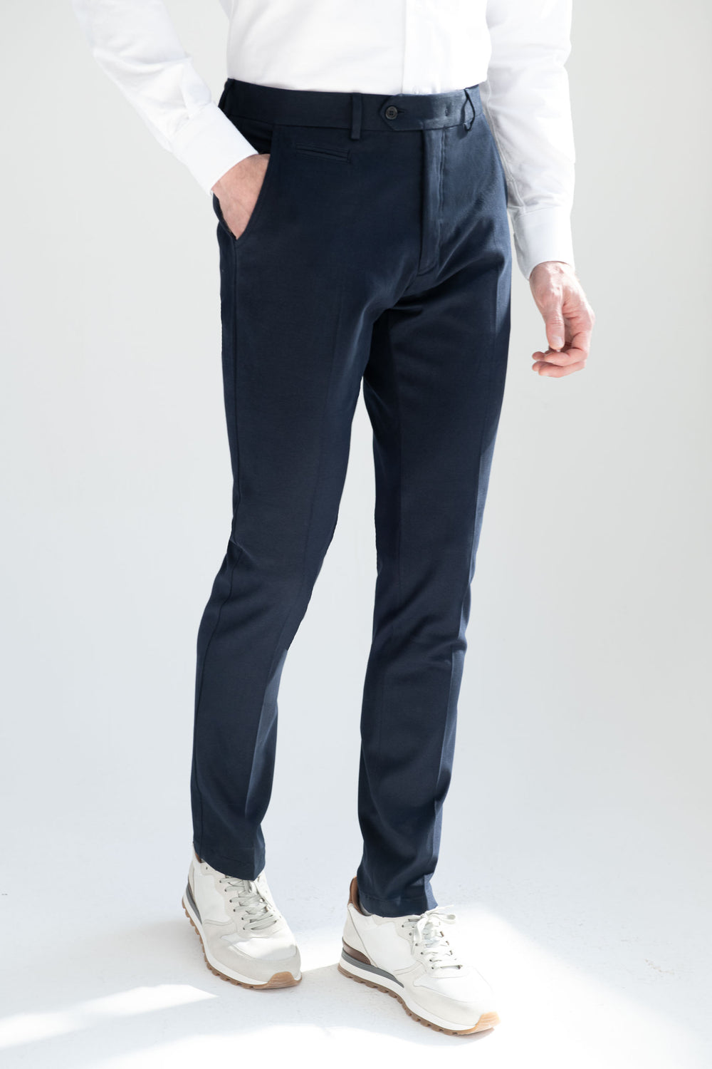  Blue cotton trousers, italian cotton trousers, blue trousers, mid rise trousers, italian style trousers, Pantaloni in cotone blu, pantaloni in cotone italiano, pantaloni blu, pantaloni a vita media, pantaloni in stile italiano, Pantalon en coton bleu, pantalon en coton italien, pantalon bleu, pantalon taille moyenne, pantalon de style italien