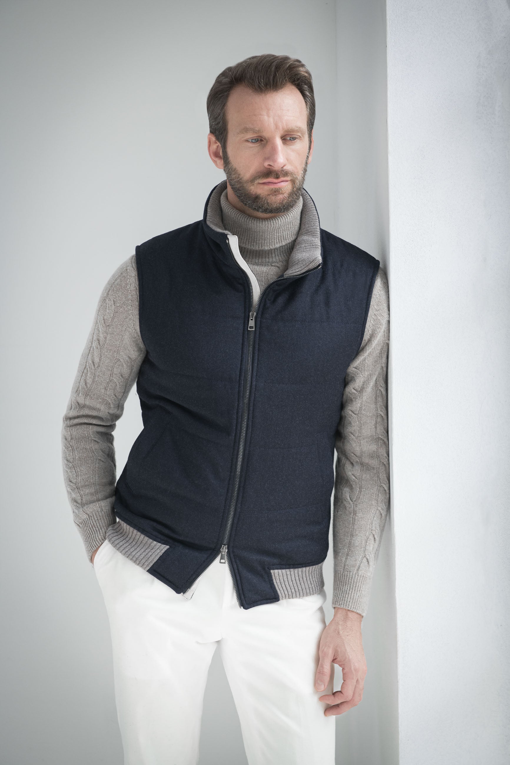 Loro Piana Wool Down Vest, Blue Loro Piana Down Vest, Italian Loro Piana Down Vest, Gilet en duvet de laine Loro Piana, gilet en duvet bleu Loro Piana, gilet en duvet italien Loro Piana, Gilet in lana Loro Piana, Gilet in piuma Loro Piana blu, Gilet in piuma Loro Piana italiano,