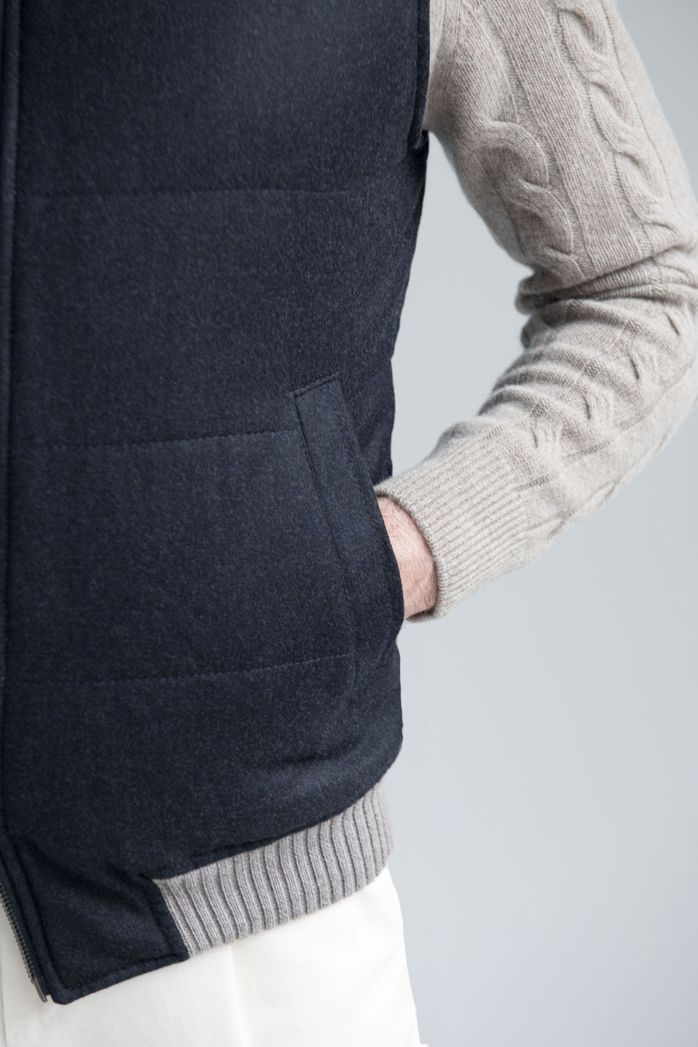 Loro Piana Wool Down Vest, Blue Loro Piana Down Vest, Italian Loro Piana Down Vest, Gilet en duvet de laine Loro Piana, gilet en duvet bleu Loro Piana, gilet en duvet italien Loro Piana, Gilet in lana Loro Piana, Gilet in piuma Loro Piana blu, Gilet in piuma Loro Piana italiano,