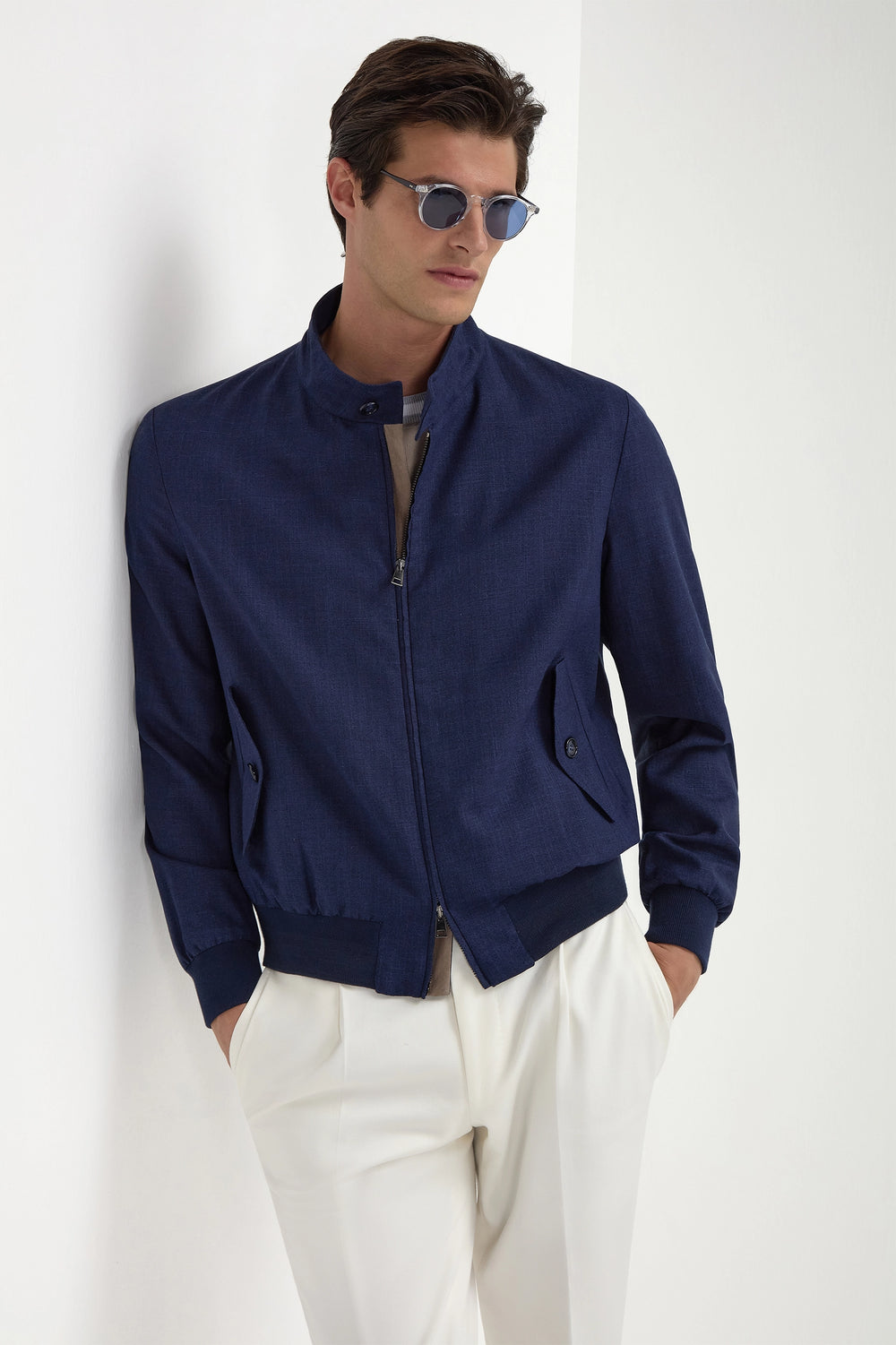 Blue Short Jacket, men's blue lightweight jacket, elegant and versatile outerwear, refined casual and semi-formal wear, breathable and comfortable, veste courte bleue pour hommes, veste légère et élégante, vêtement d'extérieur respirant, giacca corta blu, giacca sofisticata e traspirante, abbigliamento casual raffinato, Summertime Loro Piana