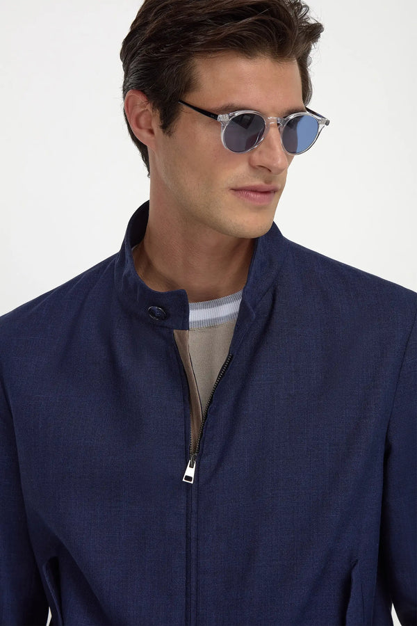 Blue Short Jacket, men's blue lightweight jacket, elegant and versatile outerwear, refined casual and semi-formal wear, breathable and comfortable, veste courte bleue pour hommes, veste légère et élégante, vêtement d'extérieur respirant, giacca corta blu, giacca sofisticata e traspirante, abbigliamento casual raffinato, Summertime Loro Piana