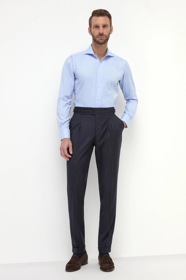 Blue Soragna Trousers, men's blue tailored trousers, elegant Soragna pants, breathable wool trousers, refined formal pants, pantalon Soragna bleu pour hommes, pantalon élégant en laine, pantalon respirant et raffiné, pantaloni Soragna blu, pantaloni eleganti sartoriali, pantaloni formali traspiranti.