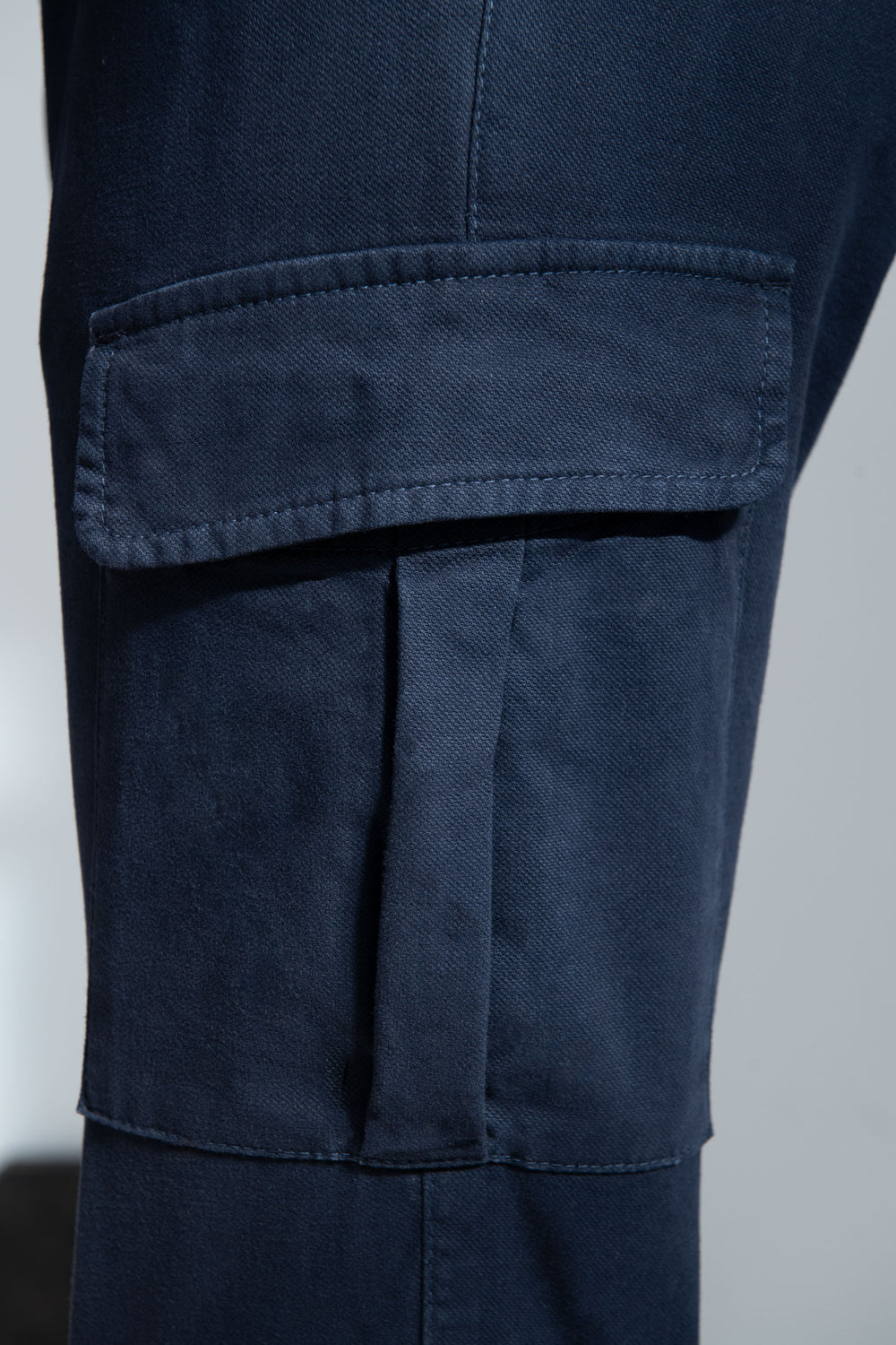 Cargo Trousers in Italian Cotton, High Rise Italian Cargo, Blue Cotton Cargo Trousers, Pantaloni cargo in cotone italiano, pantaloni cargo italiani a vita alta, pantaloni cargo in cotone blu, Pantaloni cargo in cotone italiano, pantaloni cargo italiani a vita alta, pantaloni cargo in cotone blu