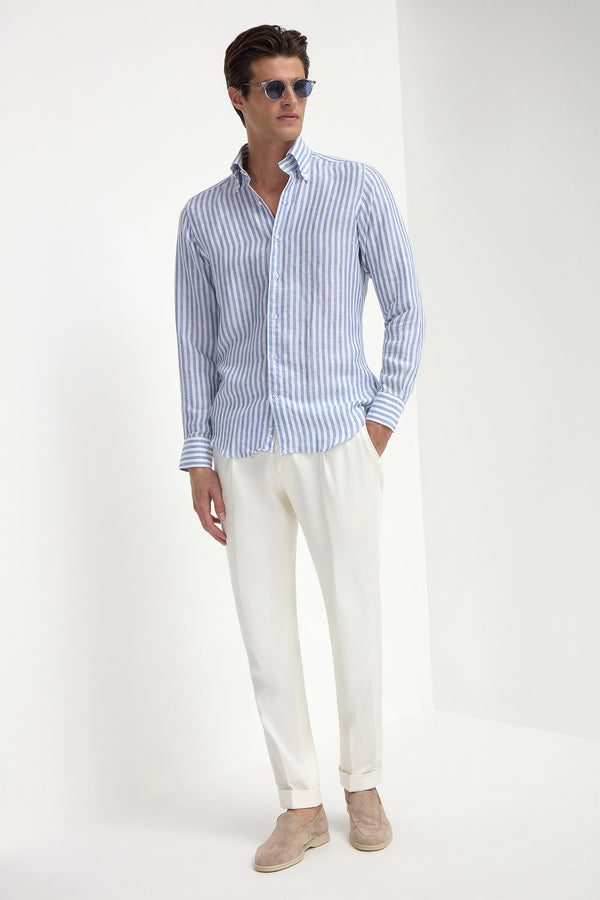 High-end blue striped linen button-down shirt, Italian blue striped shirt, luxury men’s linen shirt, premium Italian linen button-down, elegant men’s casual shirt, classic blue striped shirt, stylish striped linen shirt, chemise en lin rayée bleue à col boutonné fabriquée en Italie, chemise italienne rayée, chemise élégante en lin, camicia in lino a righe blu fatta in Italia, camicia elegante italiana