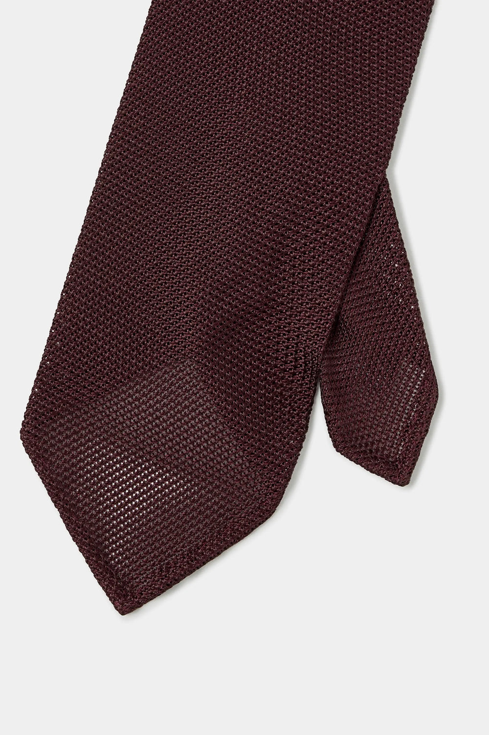 Bordeaux Grenadine Silk Tie, men's bordeaux silk tie, elegant grenadine tie, formal bordeaux tie, breathable silk tie, cravate en soie grenadine bordeaux pour hommes, cravate élégante bordeaux, cravate formelle en soie, cravatta bordeaux in seta grenadine, cravatta elegante bordeaux, cravatta formale in seta.