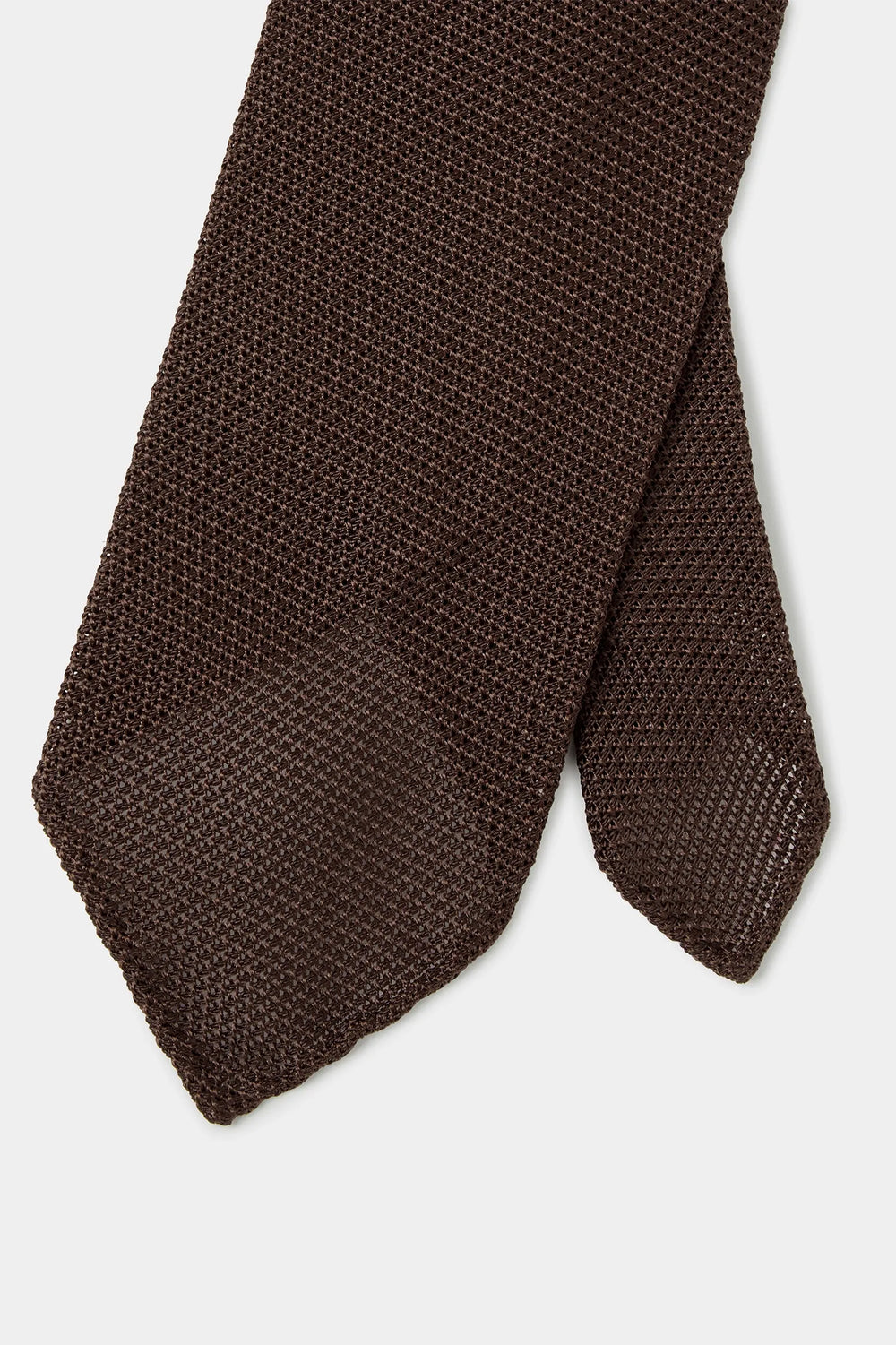 Brown Grenadine Silk Tie, men's brown silk tie, elegant grenadine tie, formal brown tie, breathable silk tie, cravate en soie grenadine marron pour hommes, cravate élégante marron, cravate formelle en soie, cravatta marrone in seta grenadine, cravatta elegante marrone, cravatta formale in seta.