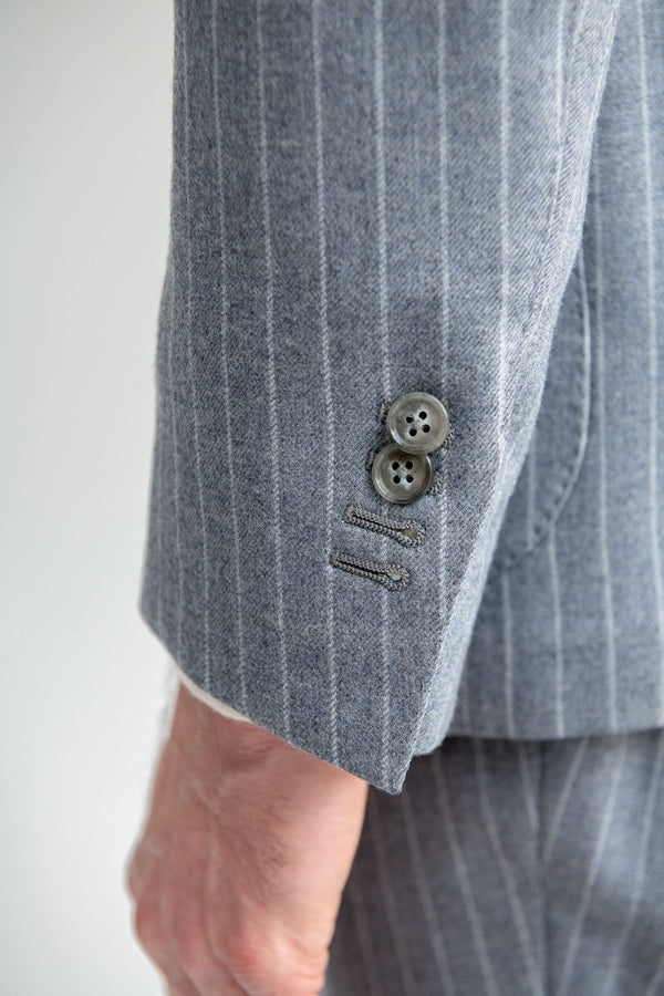 Italian wool suit, blue suit, flannel suit, Dusty blue flannel suit, Abito in lana italiana, abito blu, abito in flanella, abito in flanella blu polveroso, Costume en laine italienne, costume bleu, costume en flanelle, costume en flanelle bleu poussière,