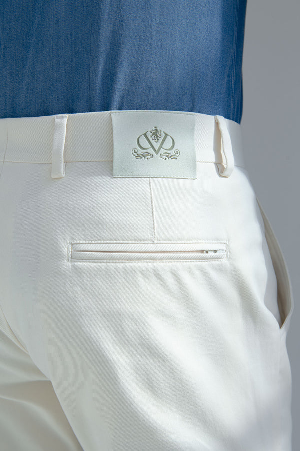  Off white cotton trousers, italian style trousers, italian cotton trousers, mid rise trousers, Off White italian trousers, coin pocket italian trousers. Pantalon en coton écru, pantalon de style italien, pantalon en coton italien, pantalon à taille mi-haute, pantalon italien écru, pantalon italien à pochettes. Pantaloni in cotone off white, pantaloni in stile italiano, pantaloni in cotone italiano, pantaloni a vita media, pantaloni italiani off white, pantaloni italiani con taschino.