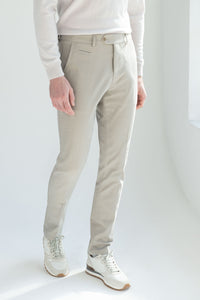  Beige cotton trousers, light grey cotton trousers, italian cotton trousers, beige trousers, mid rise trousers, italian style trousers, Pantaloni in cotone beige, pantaloni in cotone grigio chiaro, pantaloni in cotone italiano, pantaloni beige, pantaloni a vita media, pantaloni in stile italiano, Pantalon en coton beige, pantalon en coton gris clair, pantalon en coton italien, pantalon beige, pantalon taille moyenne, pantalon de style italien