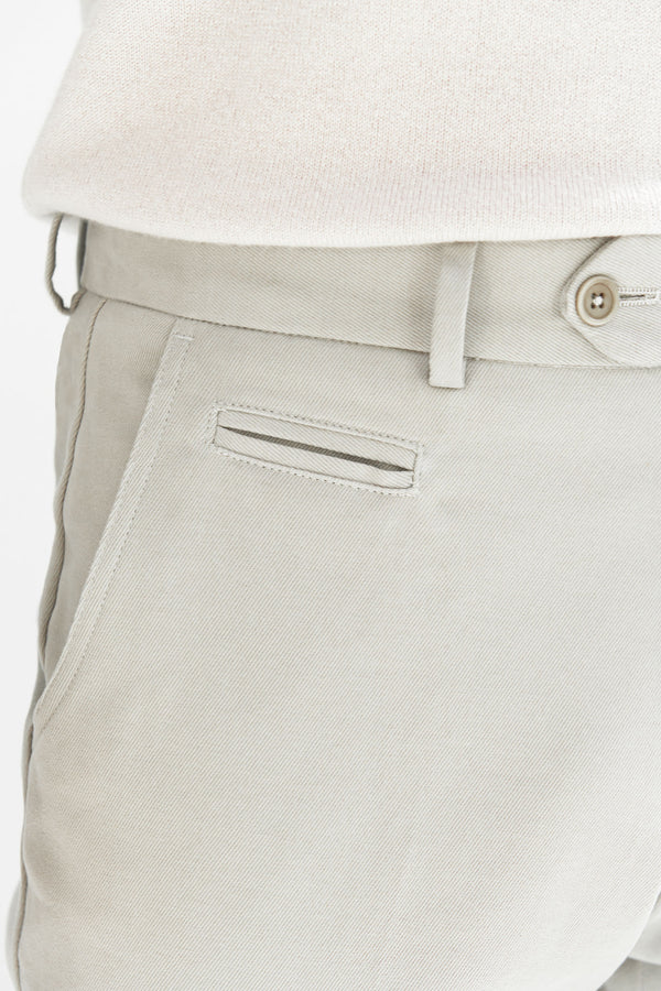  Beige cotton trousers, light grey cotton trousers, italian cotton trousers, beige trousers, mid rise trousers, italian style trousers, Pantaloni in cotone beige, pantaloni in cotone grigio chiaro, pantaloni in cotone italiano, pantaloni beige, pantaloni a vita media, pantaloni in stile italiano, Pantalon en coton beige, pantalon en coton gris clair, pantalon en coton italien, pantalon beige, pantalon taille moyenne, pantalon de style italien