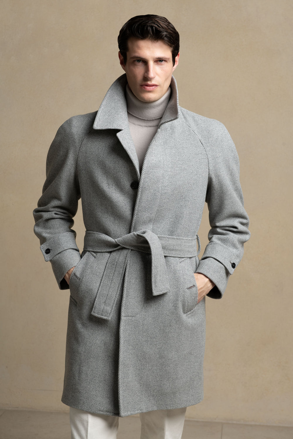 
Grey Coat, Italian Wool Coat, Grey Raglan Coat, Italian Herringbone Coat, Wool and Cashmere Coat, Men wool grey coat, Manteau gris, Manteau italien en laine, Manteau gris raglan, Manteau italien à chevrons, Manteau en laine et cachemire, Manteau gris en laine pour homme, Cappotto grigio, cappotto di lana italiano, cappotto raglan grigio, cappotto italiano a spina di pesce, cappotto di lana e cashmere, cappotto di lana grigio da uomo,
