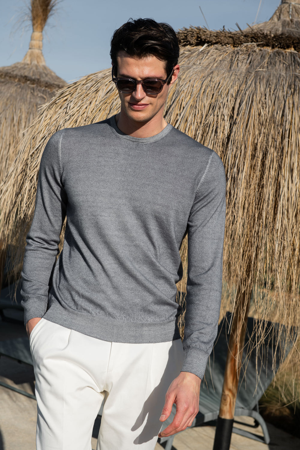 Men Cashmere round neck, grey roundneck, summer cashmere roundneck, grey light roundneck, italian cashmere jumper, grey cashmere roundneck, Col rond en cachemire pour homme, col rond gris, col rond en cachemire pour l'été, col rond gris léger, pull en cachemire italien, col rond en cachemire gris, Girocollo cashmere uomo, girocollo grigio, girocollo cashmere estate, girocollo grigio chiaro, maglione cashmere italiano, girocollo cashmere grigio, 