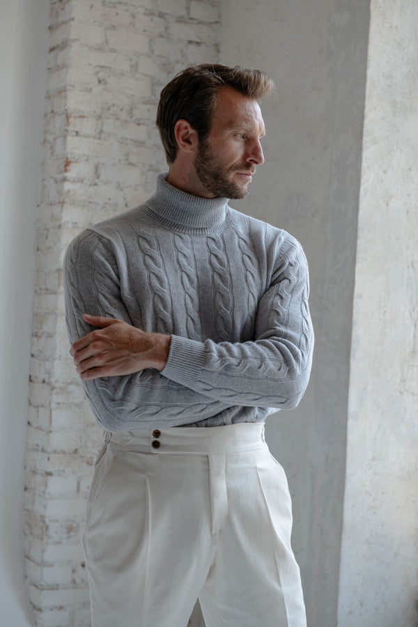 grey turtleneck, grey cable turtleneck, grey cable knit, col roulé gris, col roulé cable gris, col roulé laine cachemire, grey wool cachemire turtleneck, dolcevita grigio, dolcevita grigio a cavi, maglia grigia a cavi, col roulé gris, col roulé cable gris, col roulé laine cachemire, dolcevita grigio lana cachemire