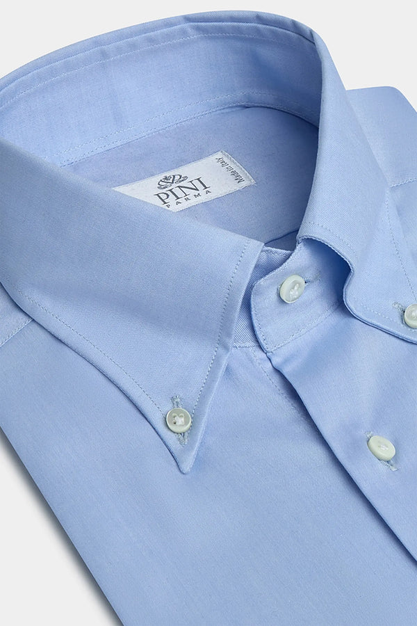 chemise bleu ciel, light blue shirt, chemise sartoriale bleu ciel, sartorial light blue shirt, light blue shirt for men, classic light blue shirt, light blue shirt, italian light blue shirt, made in italy light blue shirt, chemise bleu ciel homme, chemise bleu ciel coton homme, chemise bleu ciel italienne homme, mother of pearl buttons shirt, mother of pearl buttons, zampa di gallina, blue button-down shirt, light blue button-down collar, classic shirt button-down collar