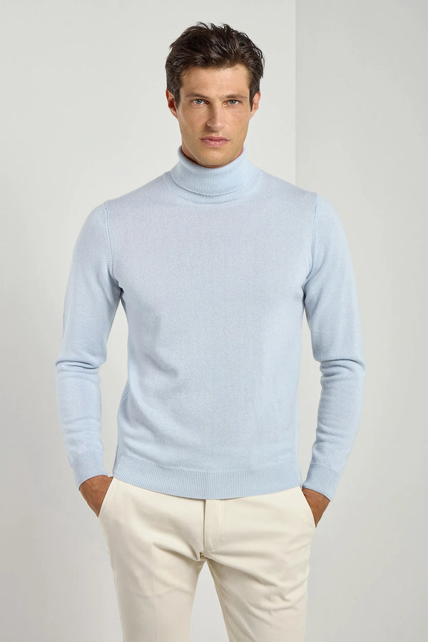 Italian cashmere turtleneck, Light Blue turtleneck, italian cashmere, italian turtleneck style, Light Blue Turtleneck in 100% cashmere, Col roulé en cachemire italien, Col roulé bleu clair, cachemire italien, style col roulé italien, Col roulé bleu clair en 100% cachemire, Dolcevita in cashmere italiano, Dolcevita azzurro, cashmere italiano, stile dolcevita italiano, Dolcevita azzurro in 100% cashmere,