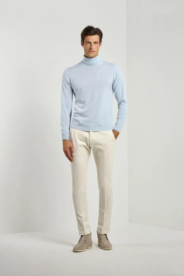 Italian cashmere turtleneck, Light Blue turtleneck, italian cashmere, italian turtleneck style, Light Blue Turtleneck in 100% cashmere, Col roulé en cachemire italien, Col roulé bleu clair, cachemire italien, style col roulé italien, Col roulé bleu clair en 100% cachemire, Dolcevita in cashmere italiano, Dolcevita azzurro, cashmere italiano, stile dolcevita italiano, Dolcevita azzurro in 100% cashmere,