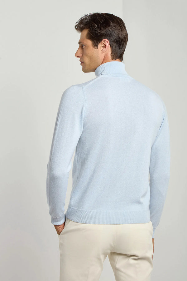 Italian cashmere turtleneck, Light Blue turtleneck, italian cashmere, italian turtleneck style, Light Blue Turtleneck in 100% cashmere, Col roulé en cachemire italien, Col roulé bleu clair, cachemire italien, style col roulé italien, Col roulé bleu clair en 100% cachemire, Dolcevita in cashmere italiano, Dolcevita azzurro, cashmere italiano, stile dolcevita italiano, Dolcevita azzurro in 100% cashmere,