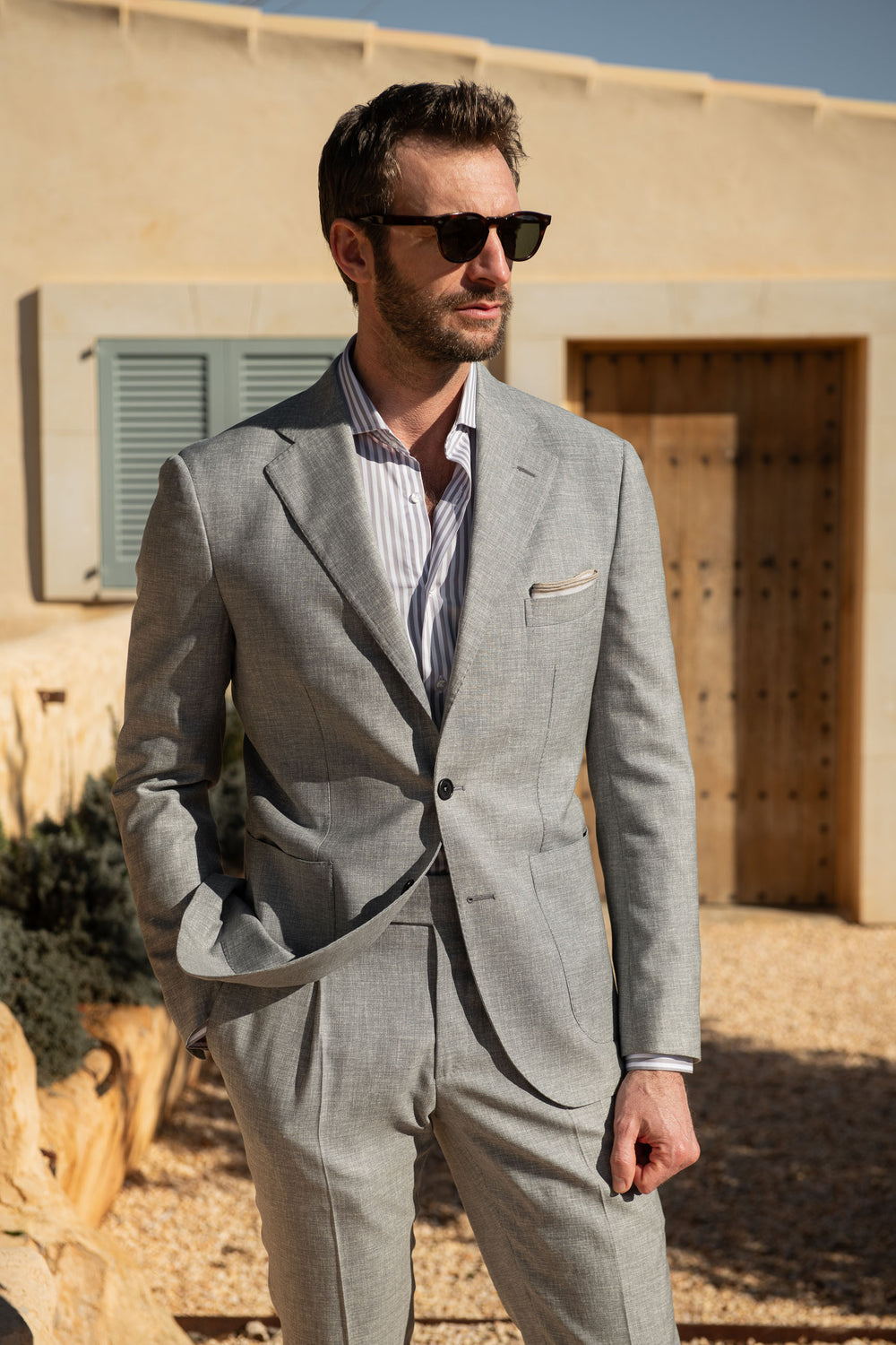 Wool Suit, light grey suit, light grey wool suit, light grey summer wool suit, Costume en laine, costume gris clair, costume en laine gris clair, costume en laine gris clair estival, Abito in lana, abito grigio chiaro, abito in lana grigio chiaro, abito in lana estivo grigio chiaro,